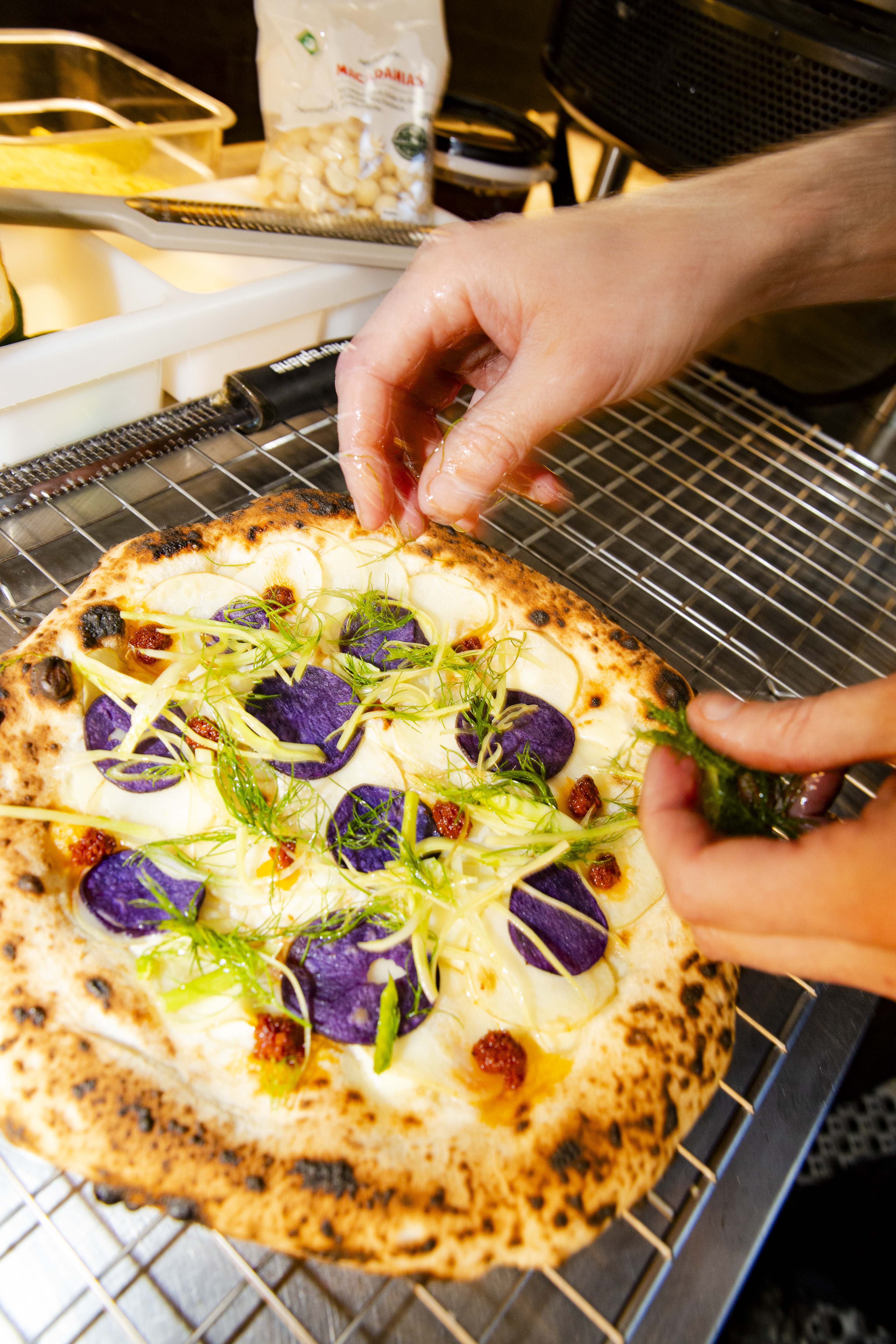 PIZZA KITCHEN HAND